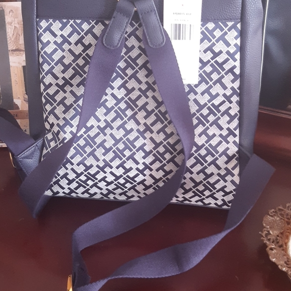 Nwt Tommy  Hilfiger  backpack - Picture 2 of 10